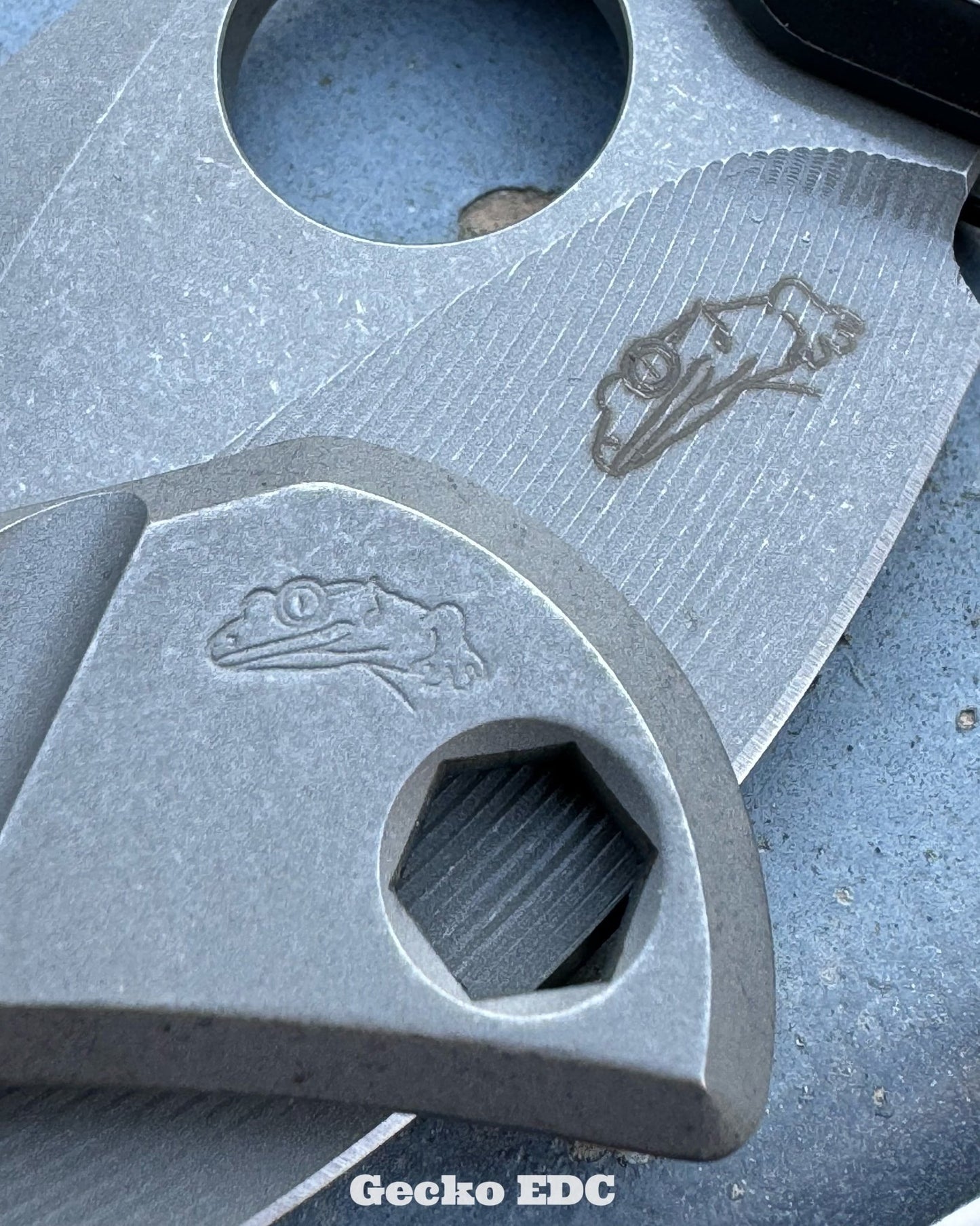 Gecko EDC Little Whale Pry Bar (440C) Preorder - Gecko Edc